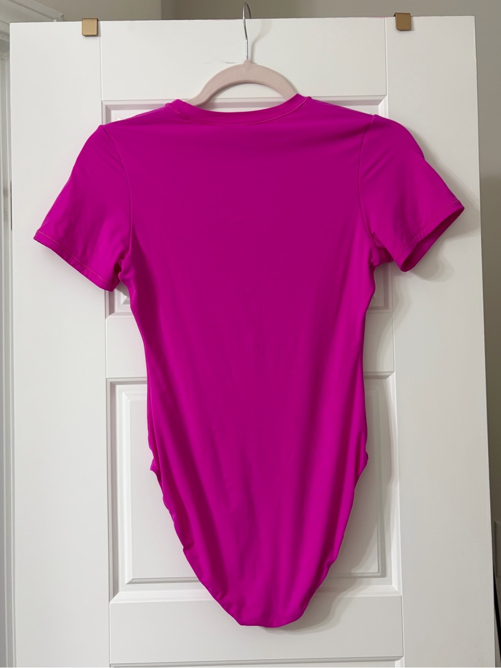 SKIMS Fits Everybody T-Shirt Bodysuit Limited Edition Fuchsia Size Medium - Picture 6 of 7
